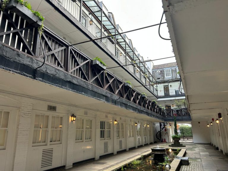 External communal lighting maintenance in Chelsea courtyard by Electricians4London